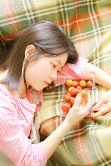 女朋友的母亲9中语字追剧易